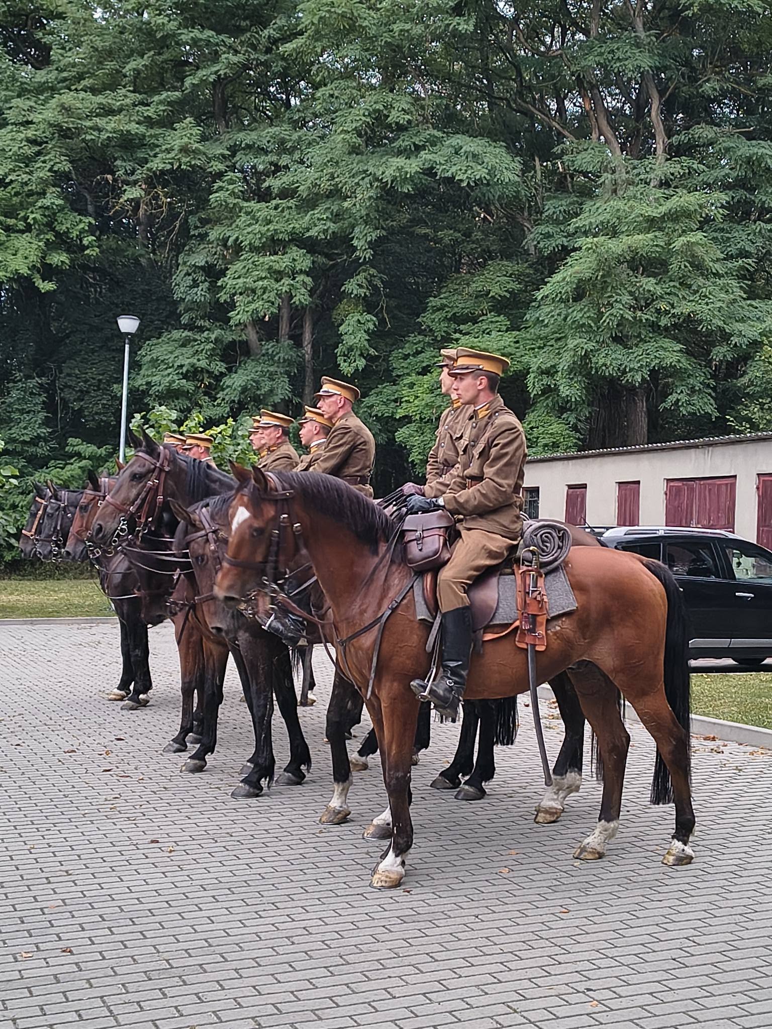 Przejazd kawalerzystów przez Wojsławice